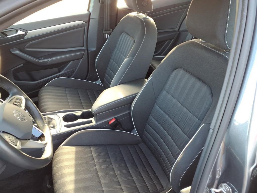 Used 2024 Volkswagen Jetta Sport image 14