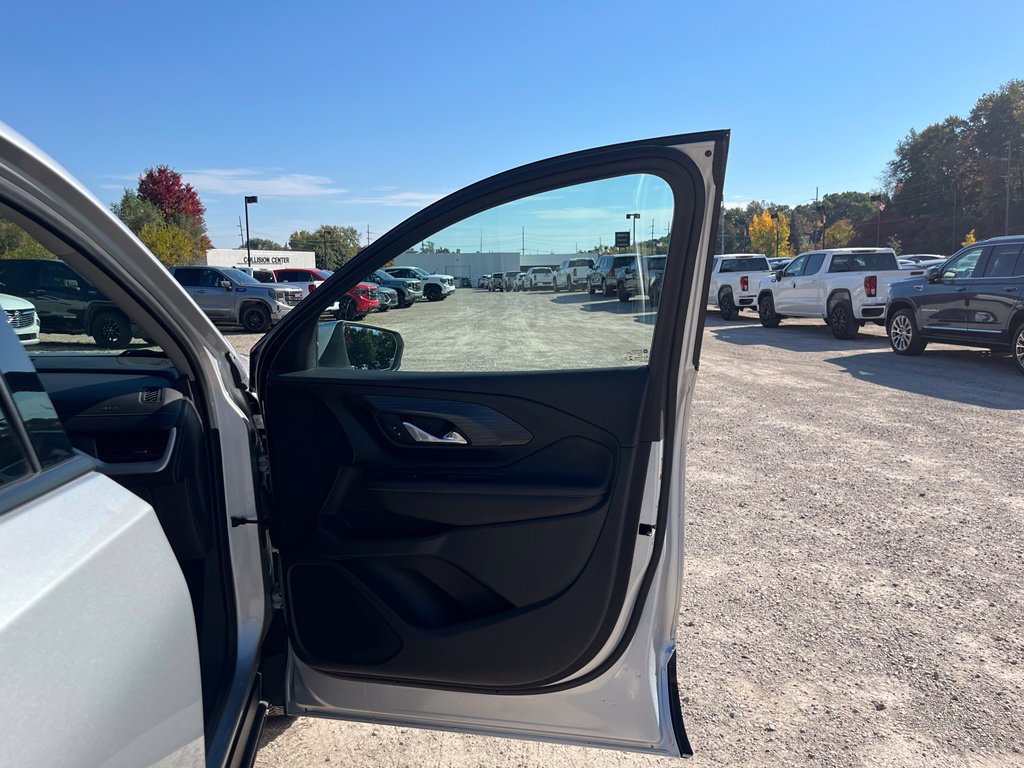 Used 2022 GMC Terrain SLT w/ LPO, Floor Liner Package AWD/4WD image 35