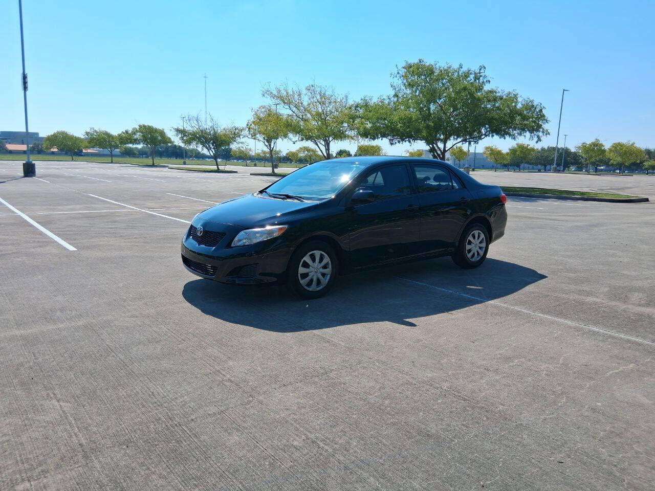 Used 2010 Toyota Corolla LE image 3