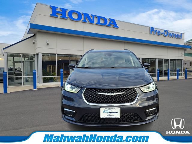Used 2021 Chrysler Pacifica Touring-L FWD image 2