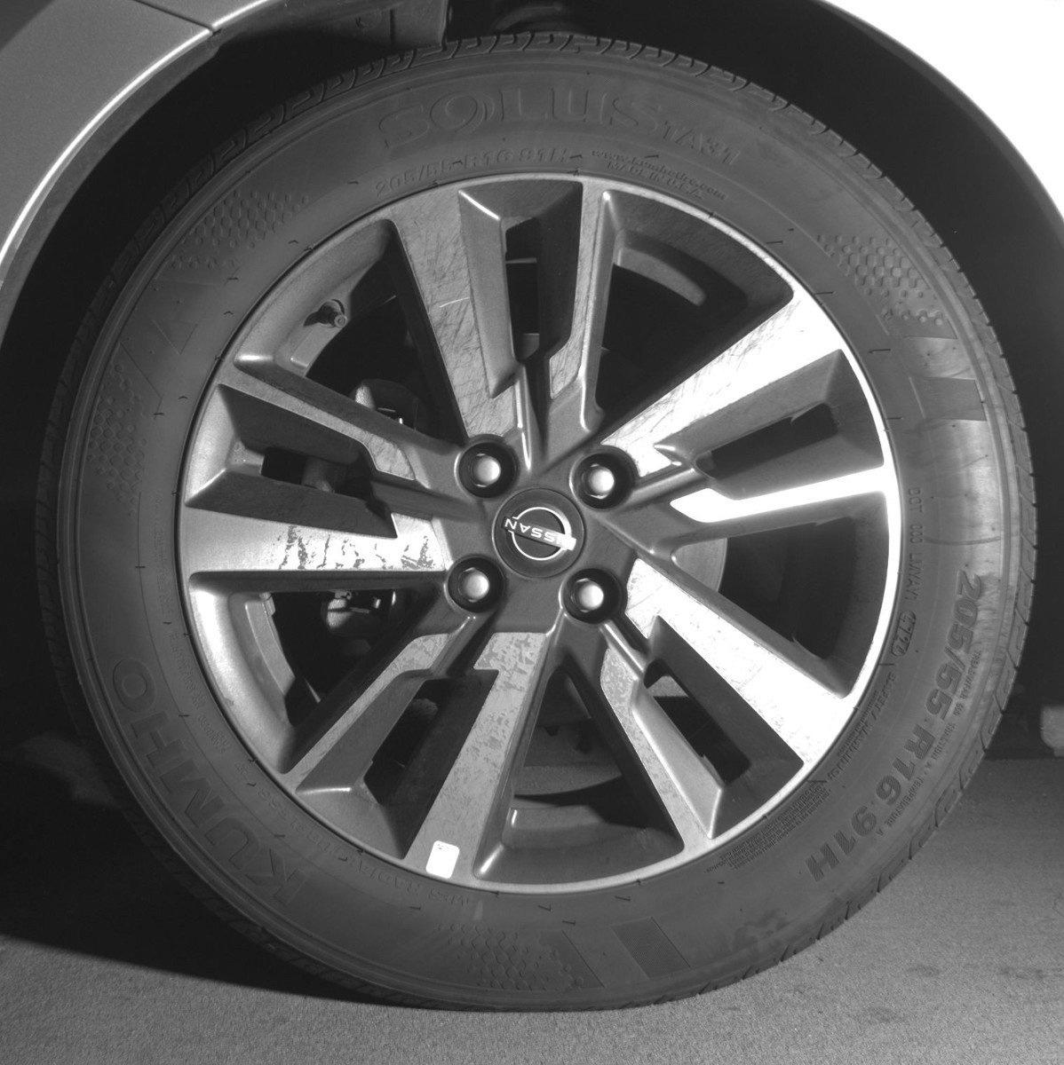 Used 2025 Nissan Versa SV image 12