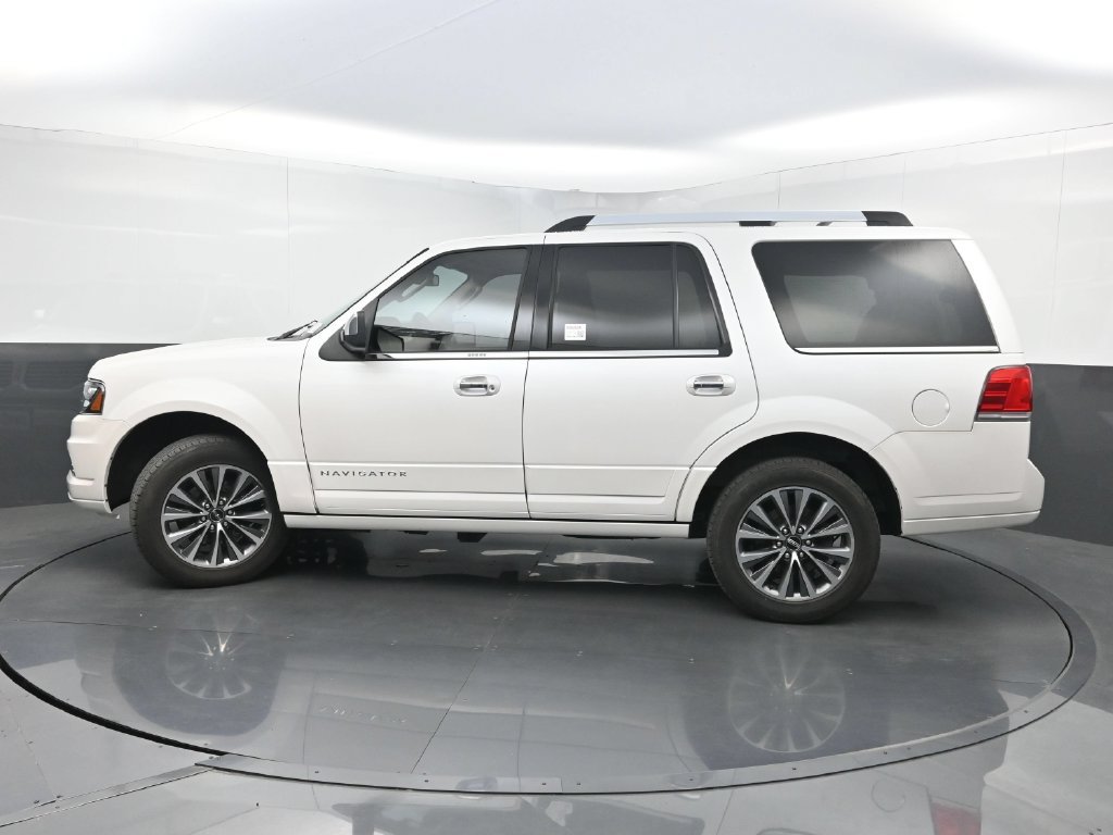 Used 2017 Lincoln Navigator Select RWD image 41