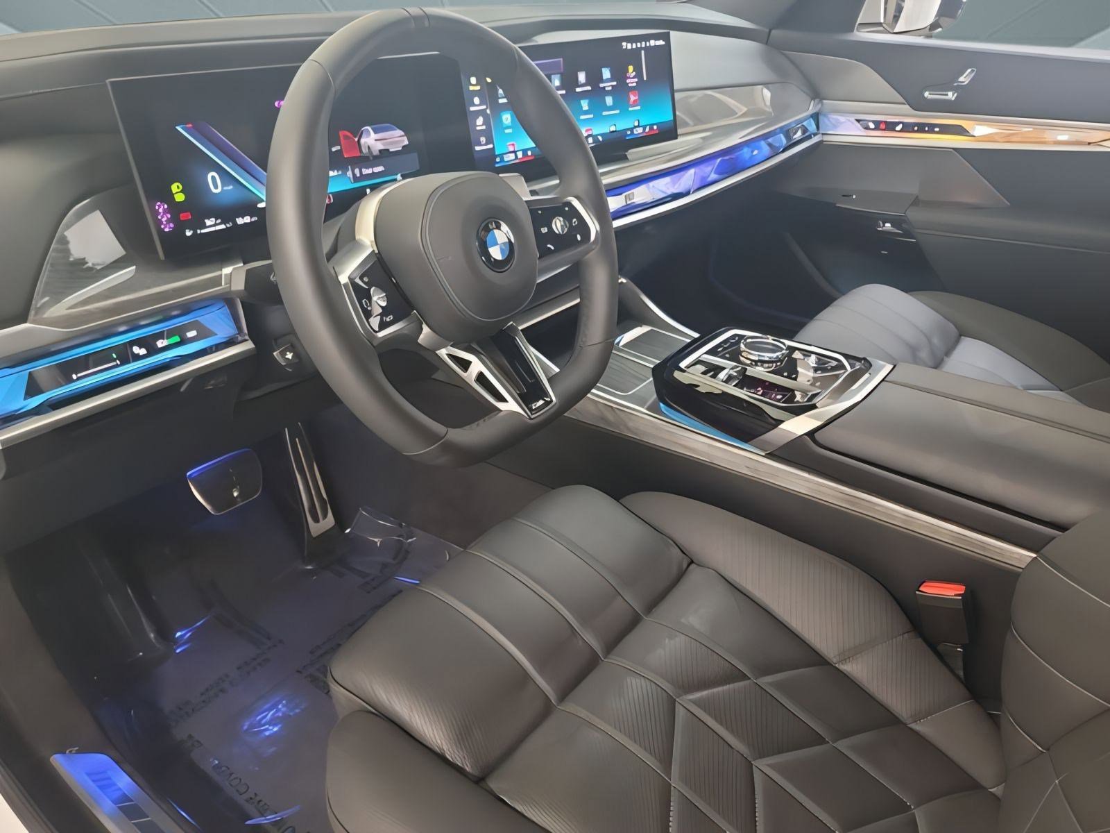 Used 2025 BMW 760i xDrive w/ Executive Package image 2