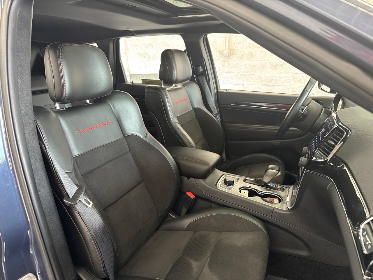 Used 2021 Jeep Grand Cherokee Trailhawk w/ Premium Lighting Group AWD/4WD image 45