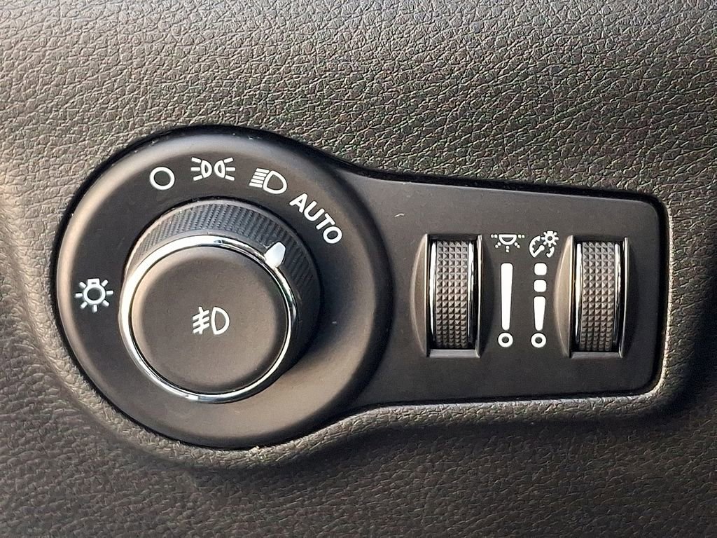 Used 2024 Jeep Compass Latitude image 25