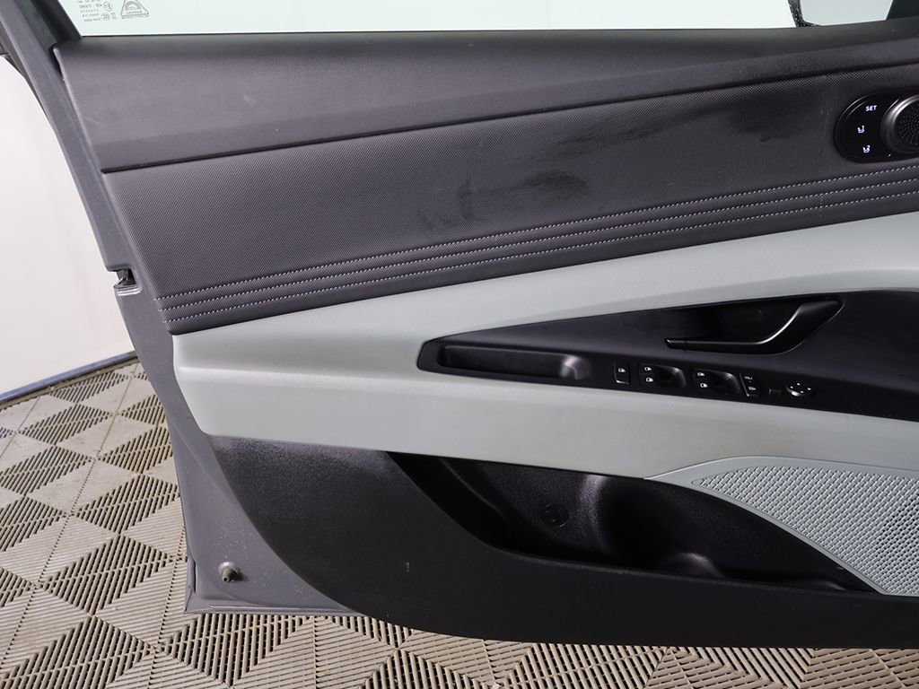 Certified 2024 Hyundai Elantra Limited FWD image 23