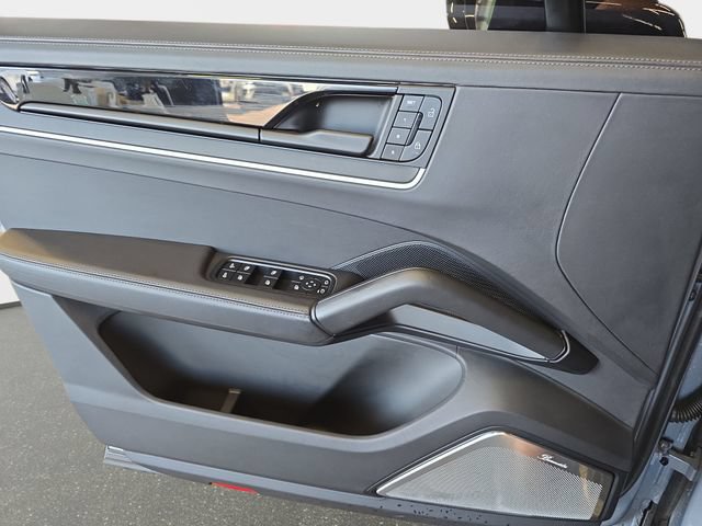 Used 2024 Porsche Cayenne Turbo GT AWD/4WD image 29