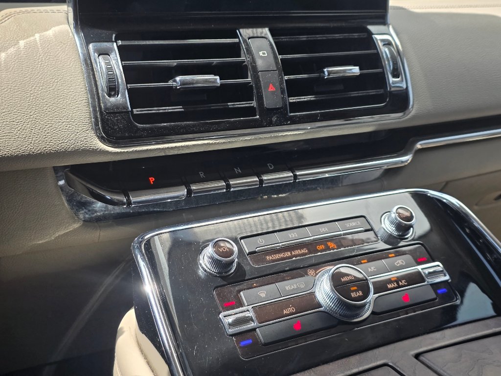 Used 2018 Lincoln Navigator L Select AWD/4WD image 27