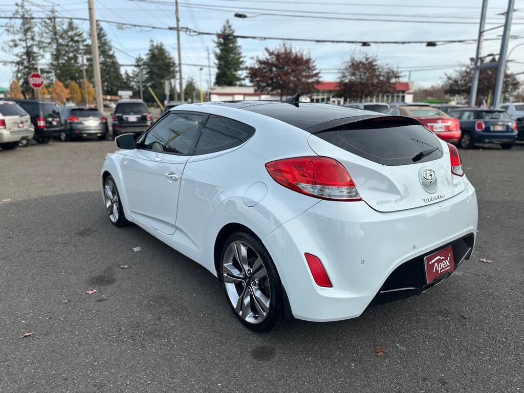 Used 2013 Hyundai Veloster w/ Tech Pkg image 9