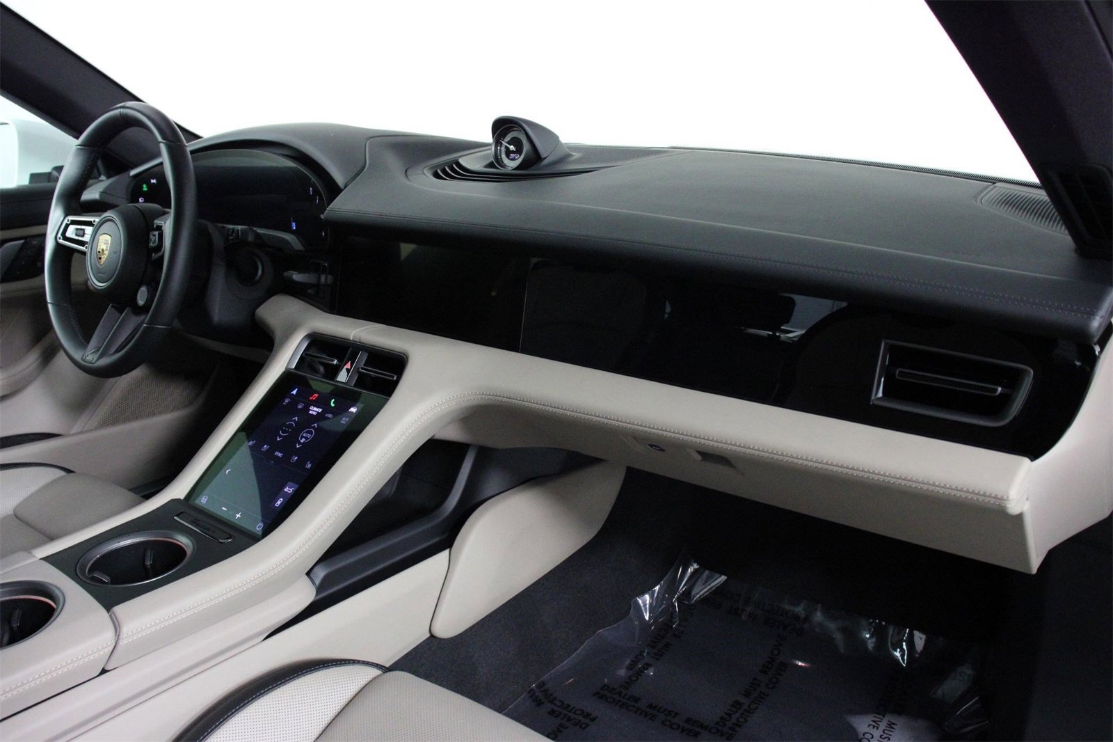 Used 2025 Porsche Taycan image 24