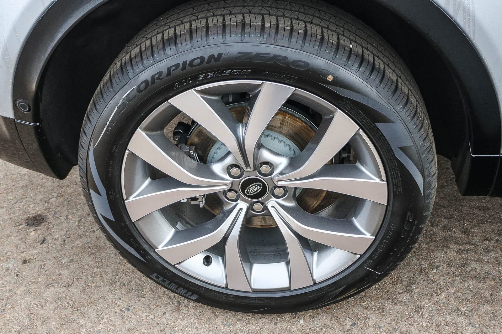 New 2026 Land Rover Discovery Sport Landmark image 13