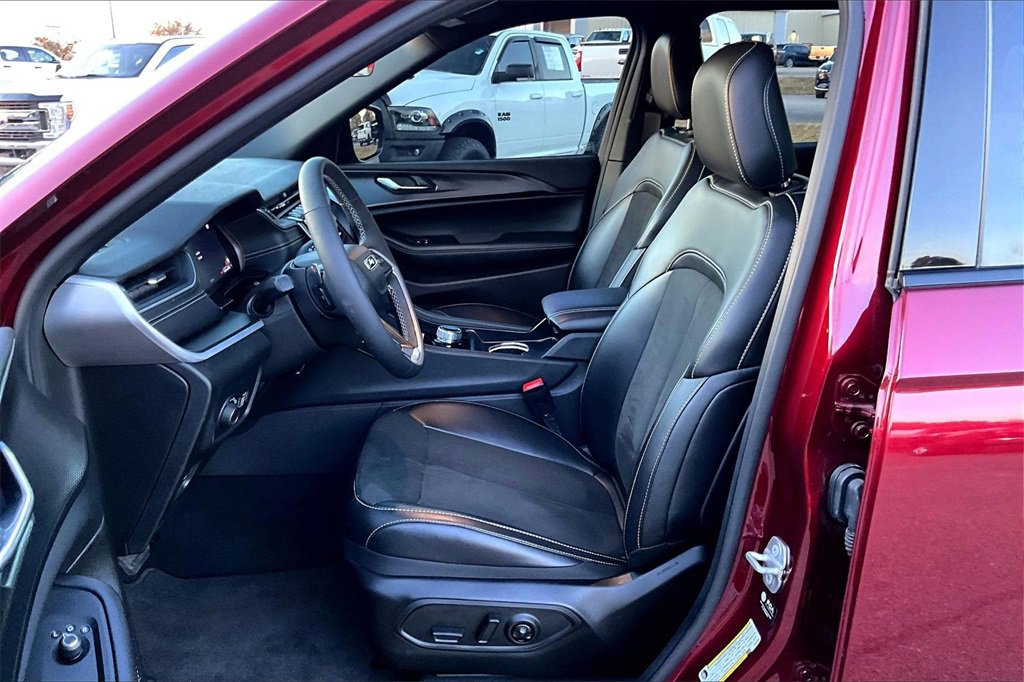 Used 2025 Jeep Grand Cherokee L Altitude image 25