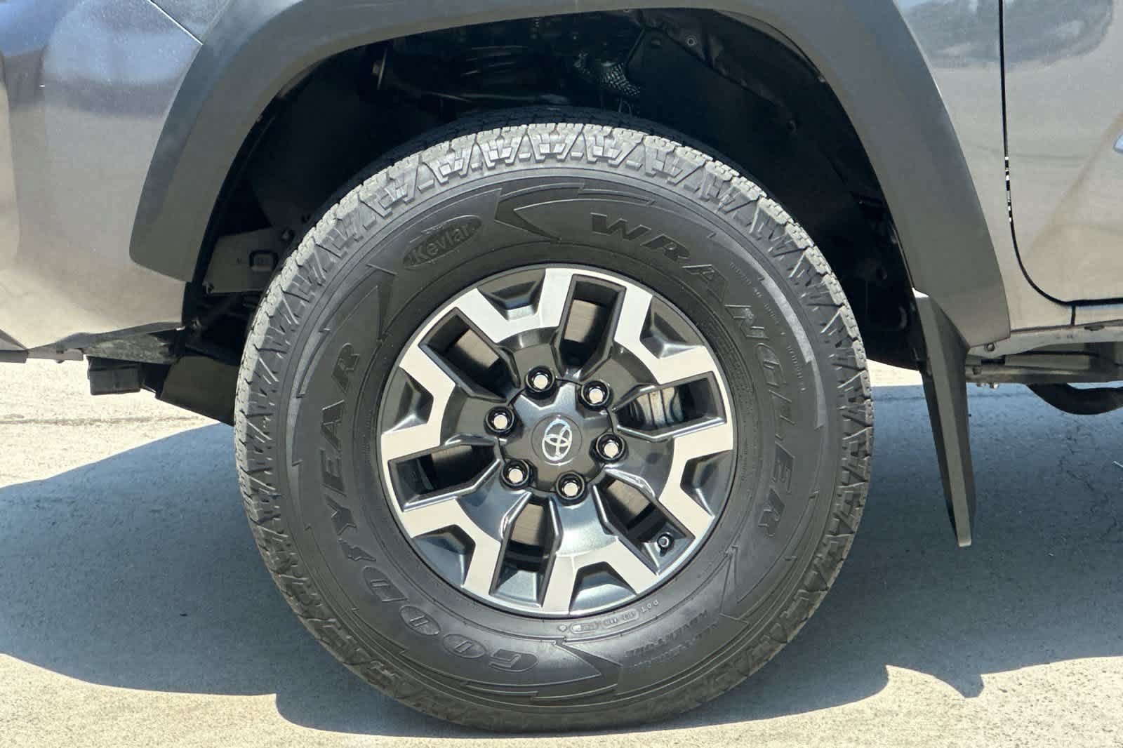 Used 2019 Toyota Tacoma TRD Off-Road AWD/4WD image 25