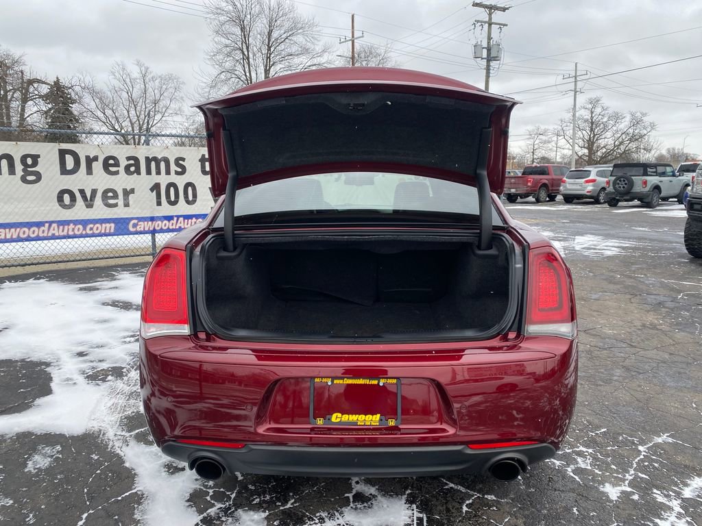 Used 2023 Chrysler 300 C image 4