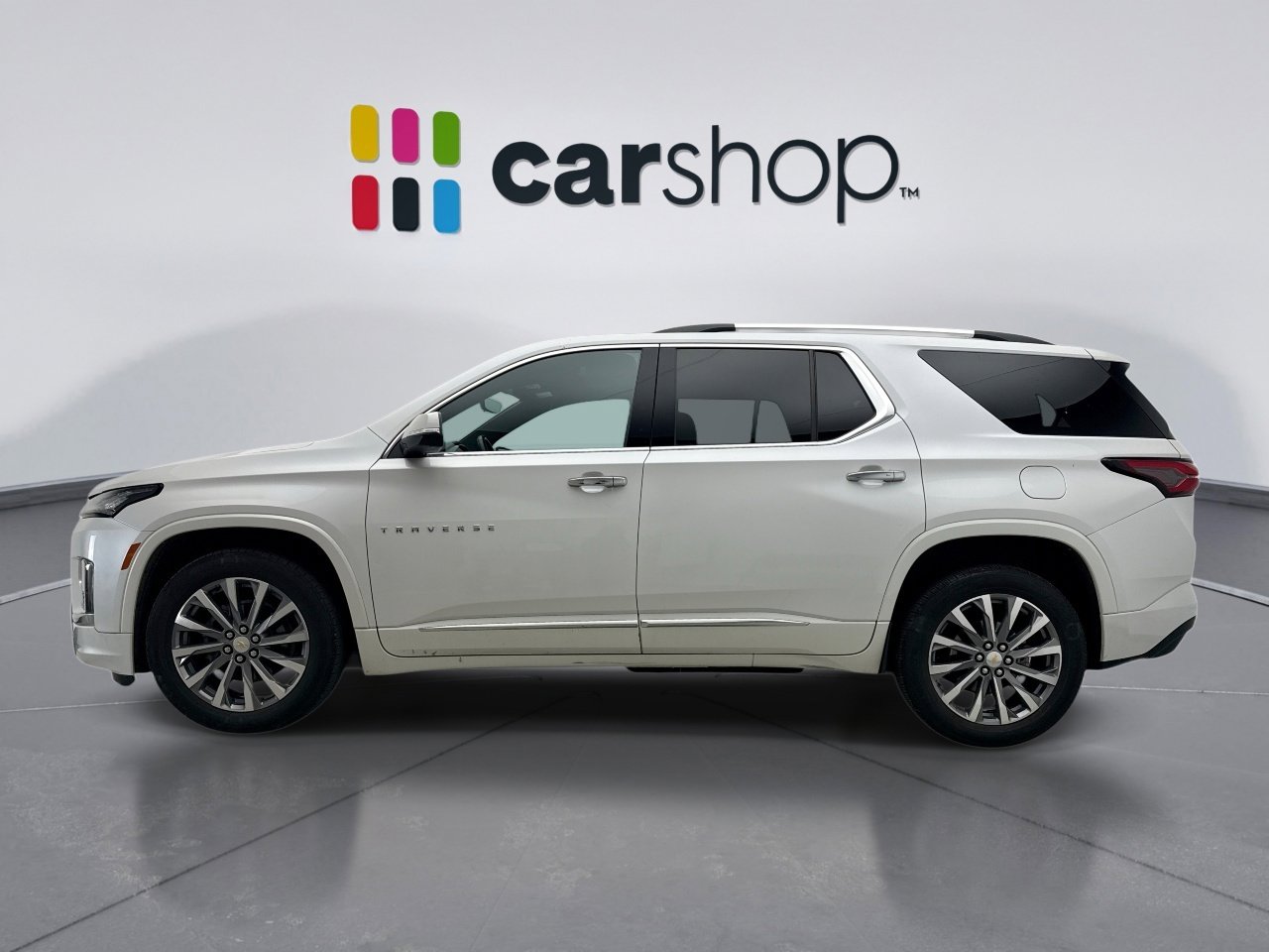 Used 2023 Chevrolet Traverse Premier image 2