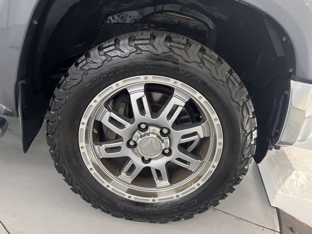 Used 2018 Toyota Tundra SR5 w/ SR5 Upgrade Package AWD/4WD image 17
