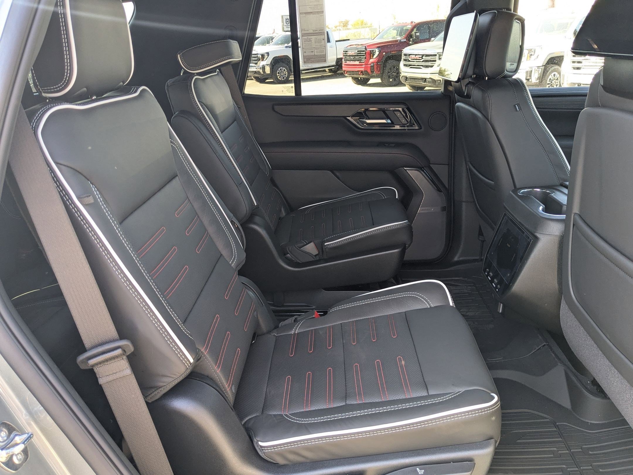 New 2026 GMC Yukon AT4 Ultimate w/ LPO, Floor Liner Package image 17