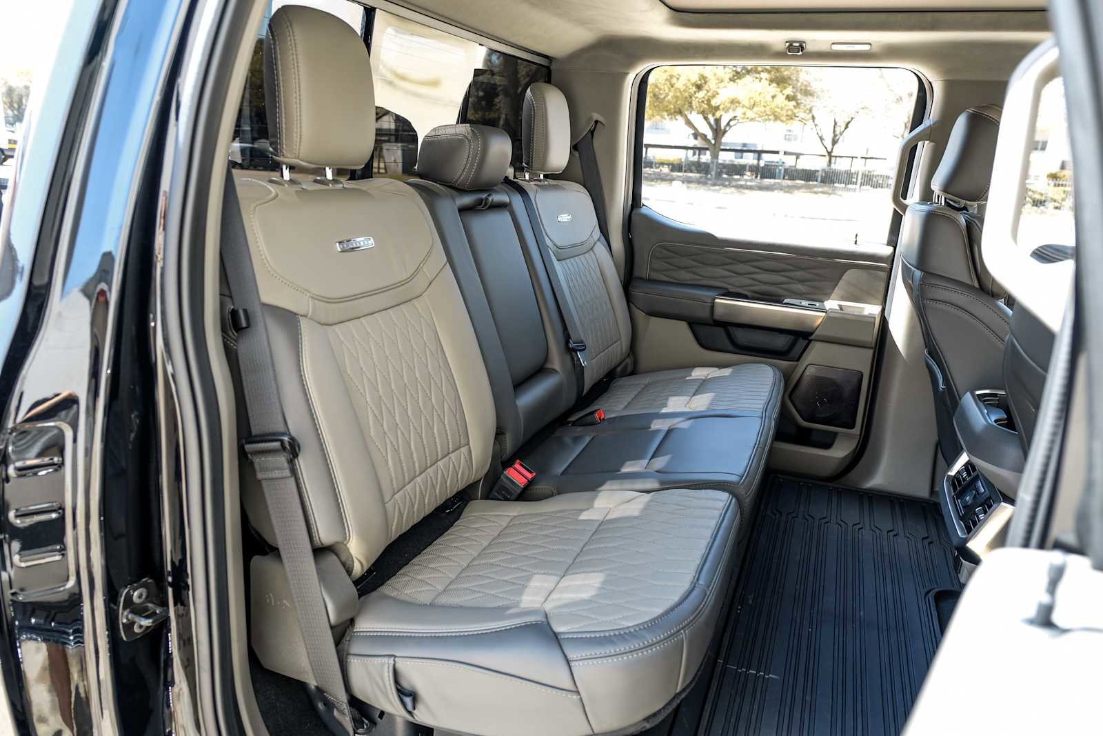 Used 2025 Ford F450 Platinum w/ Platinum Plus Package image 37