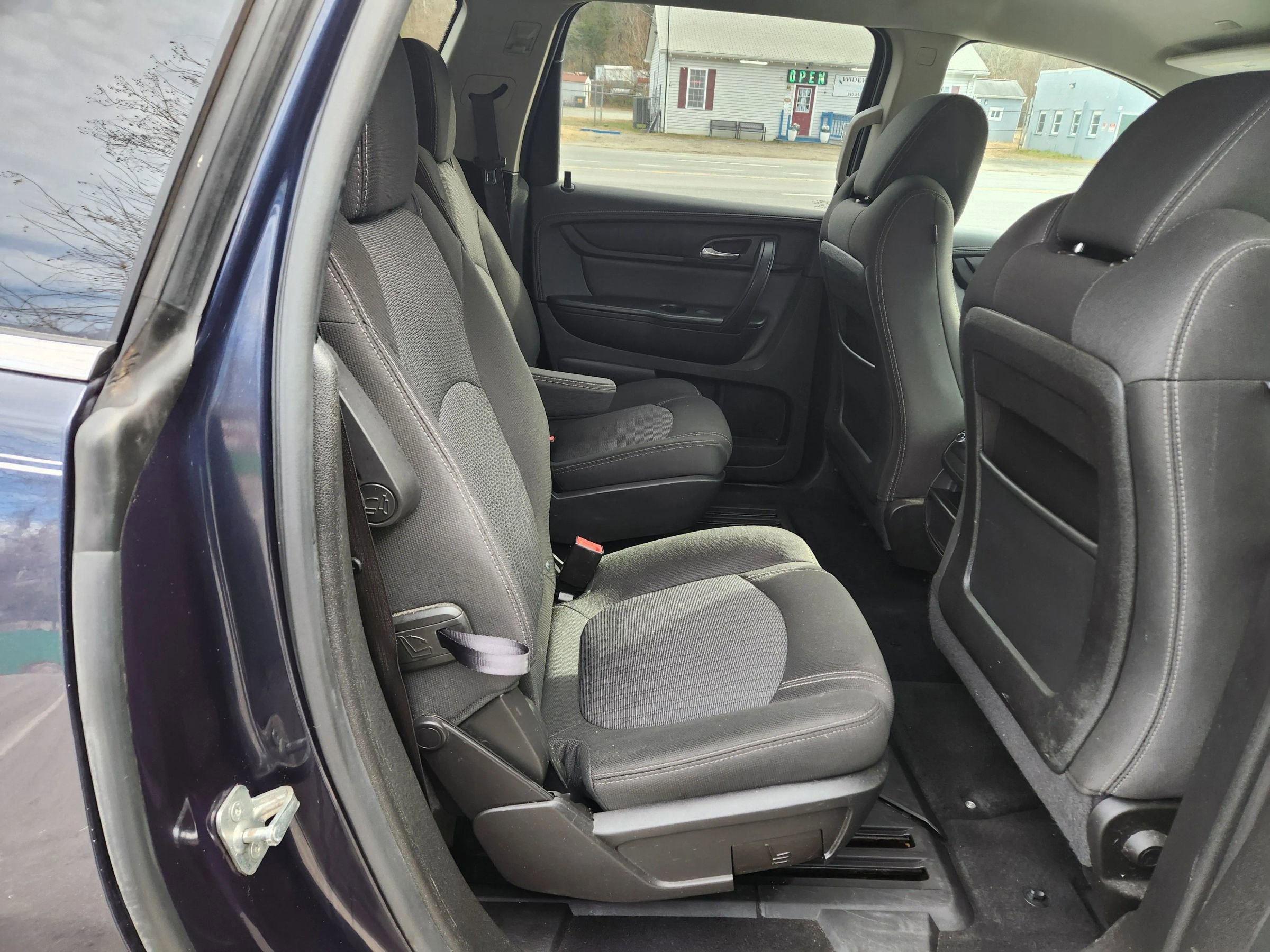 Used 2017 Chevrolet Traverse LT w/ Style and Technology Package image 19