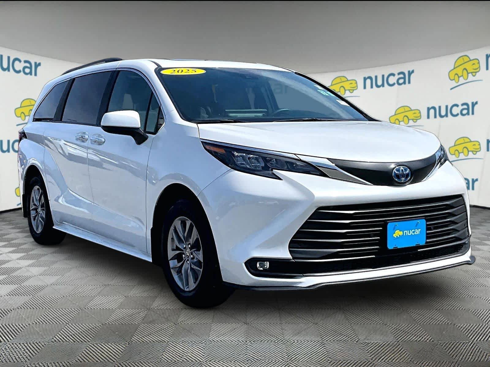 Used 2025 Toyota Sienna XLE w/ XLE Plus Package image 1