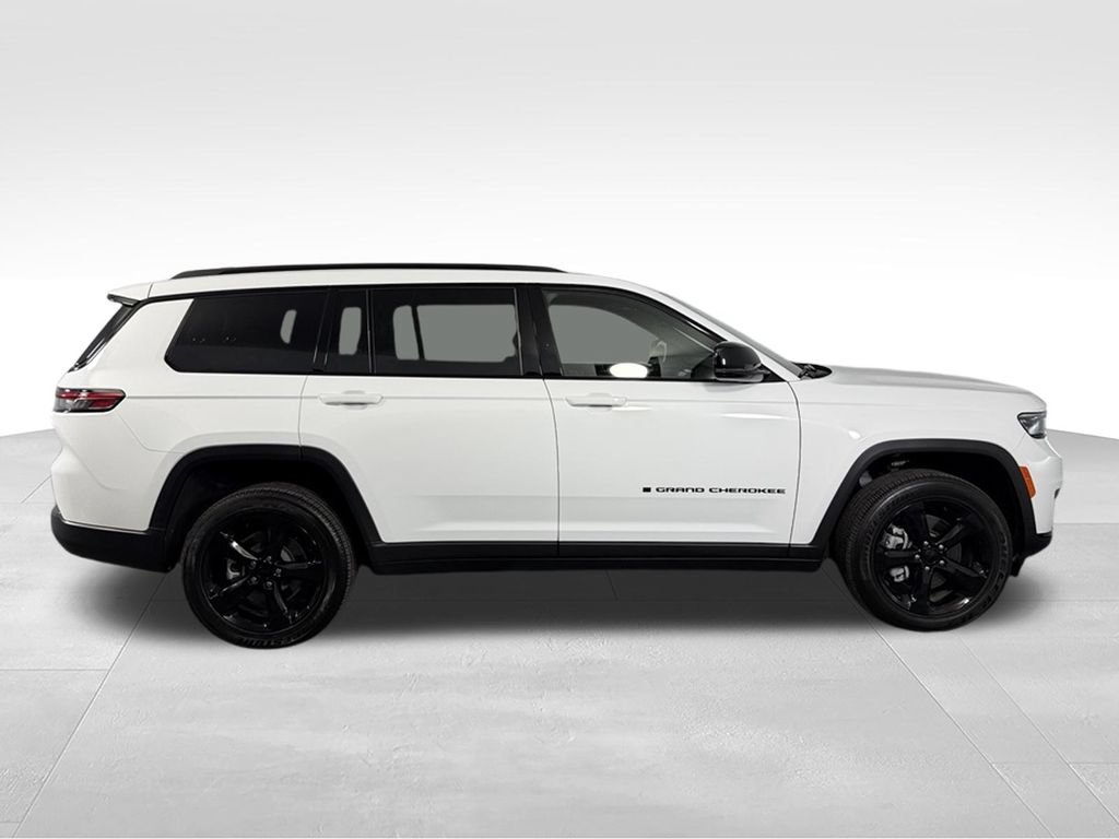 Used 2024 Jeep Grand Cherokee L Altitude RWD image 7