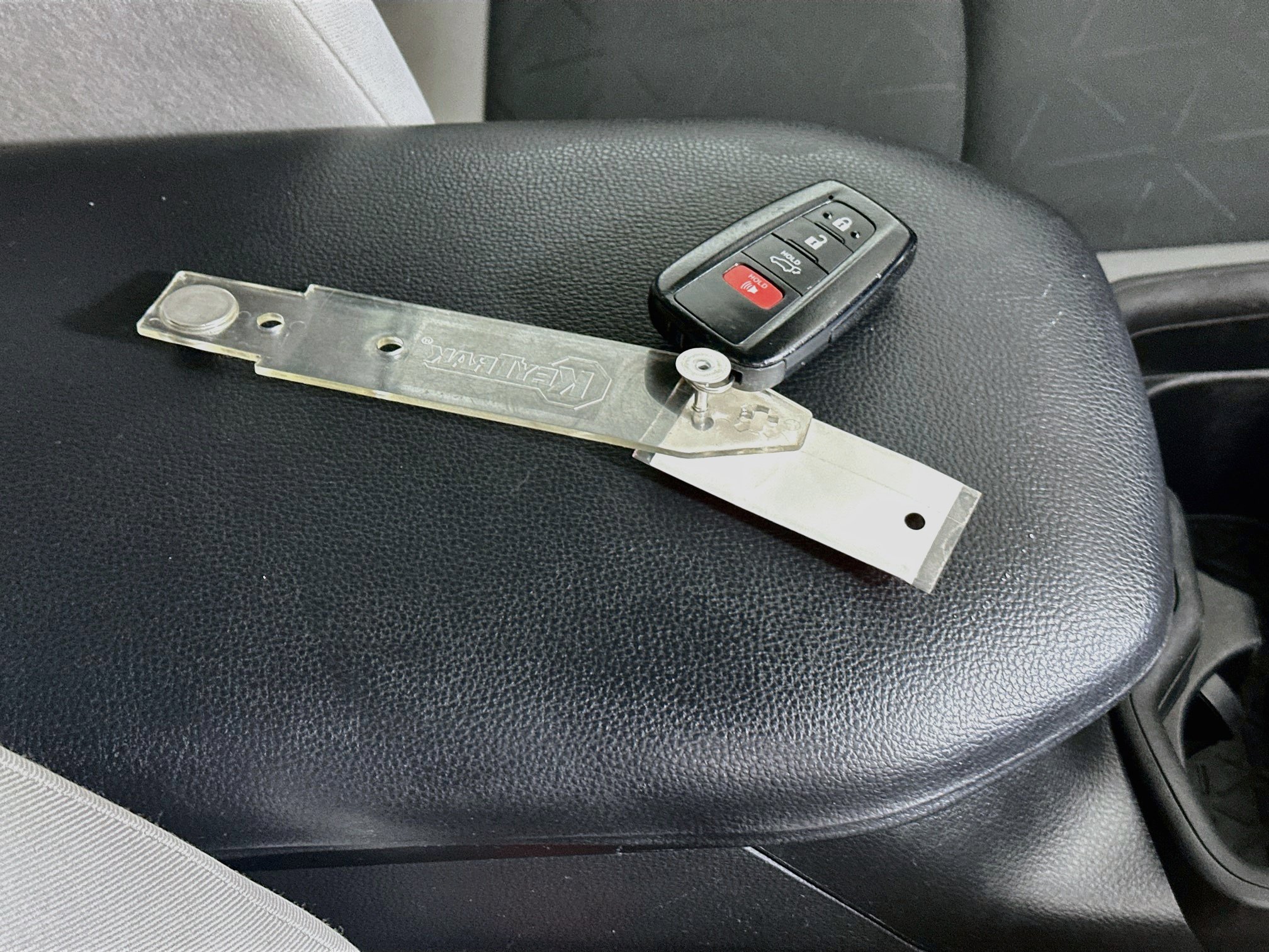 Used 2021 Toyota RAV4 XLE w/ Convenience Package FWD image 33