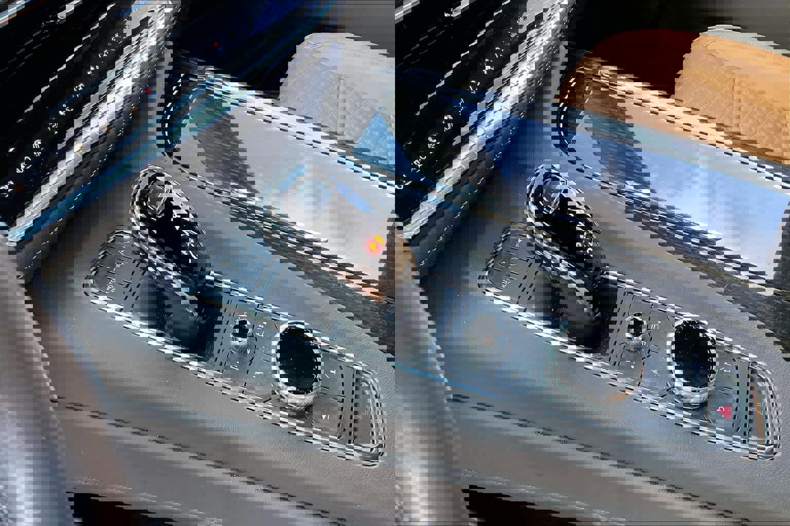 Used 2023 Cadillac Escalade Premium Luxury w/ Performance Package AWD/4WD image 15