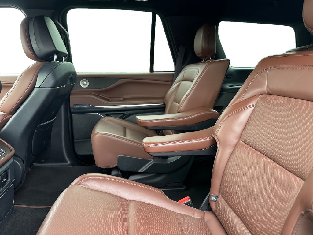 Used 2025 Lincoln Navigator Reserve AWD/4WD image 19