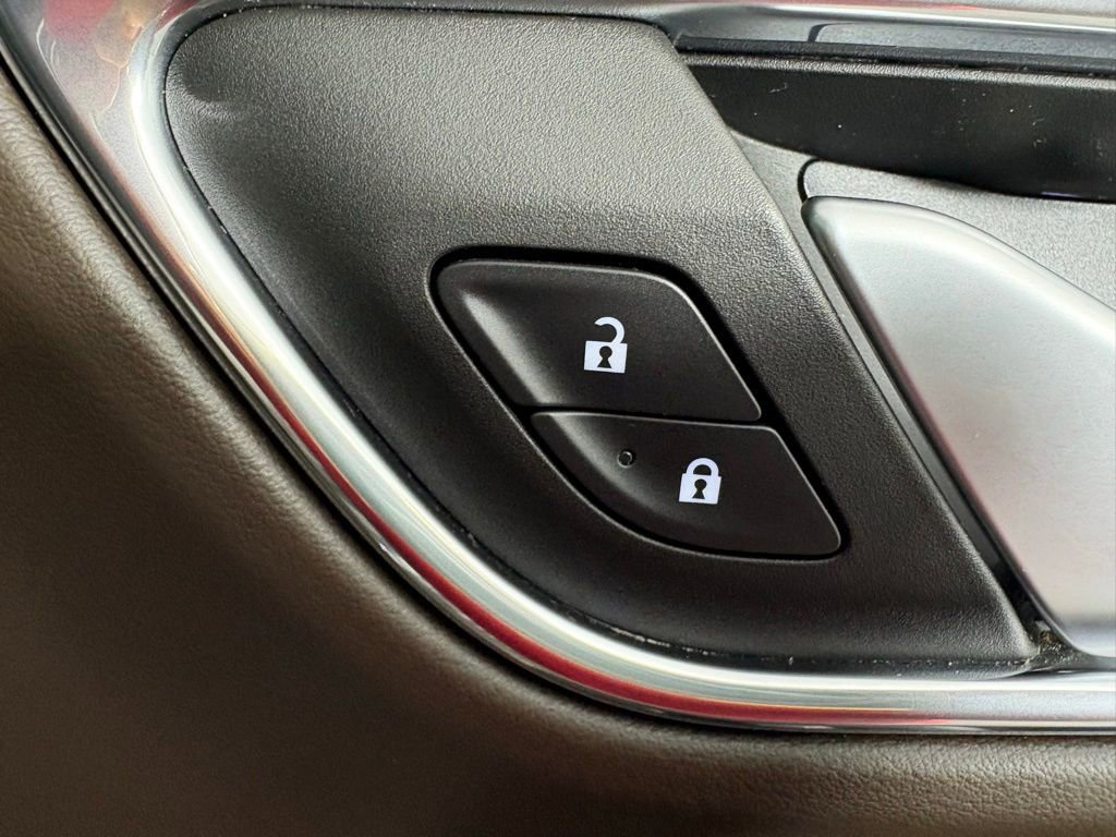 Used 2022 Chevrolet Suburban LT w/ LT Signature Package image 50