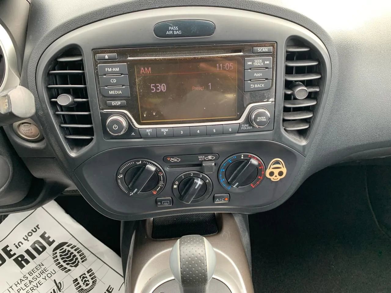 Used 2015 Nissan Juke S FWD image 12
