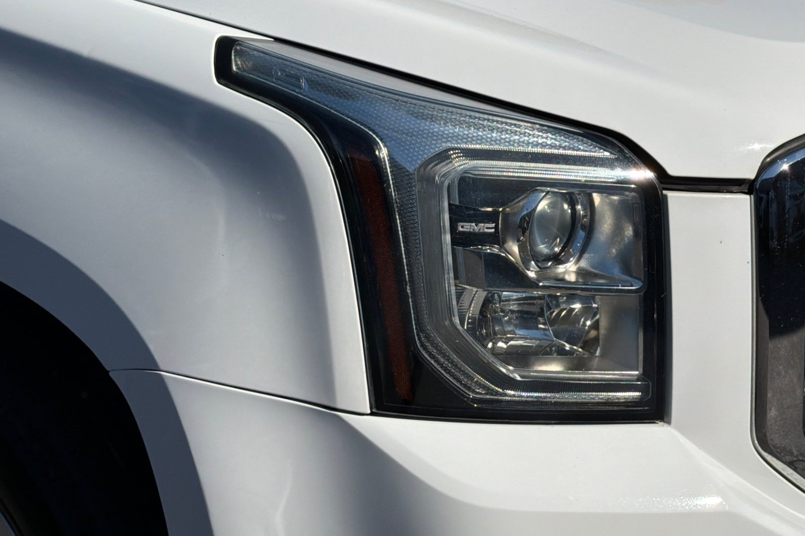 Used 2018 GMC Yukon XL SLT AWD/4WD image 12