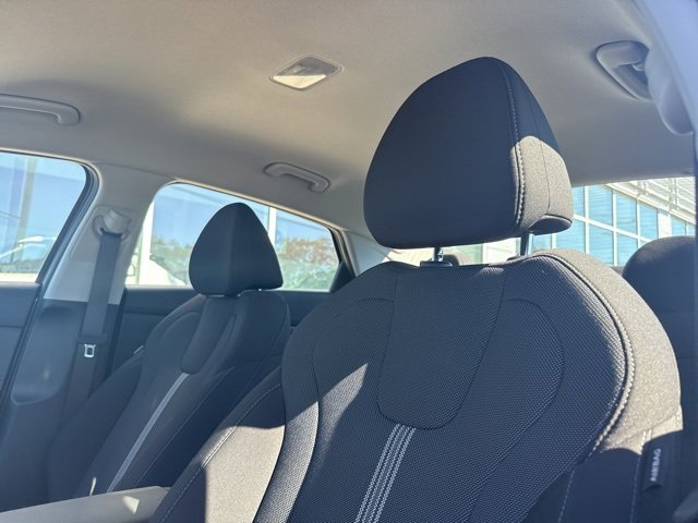 Certified 2025 Hyundai Elantra SE image 18