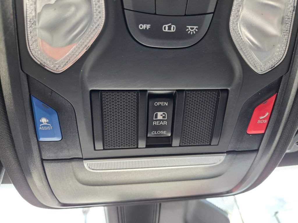 Used 2025 RAM 1500 Warlock AWD/4WD image 33