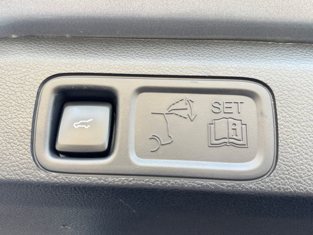 Used 2024 Ford Expedition Limited image 36