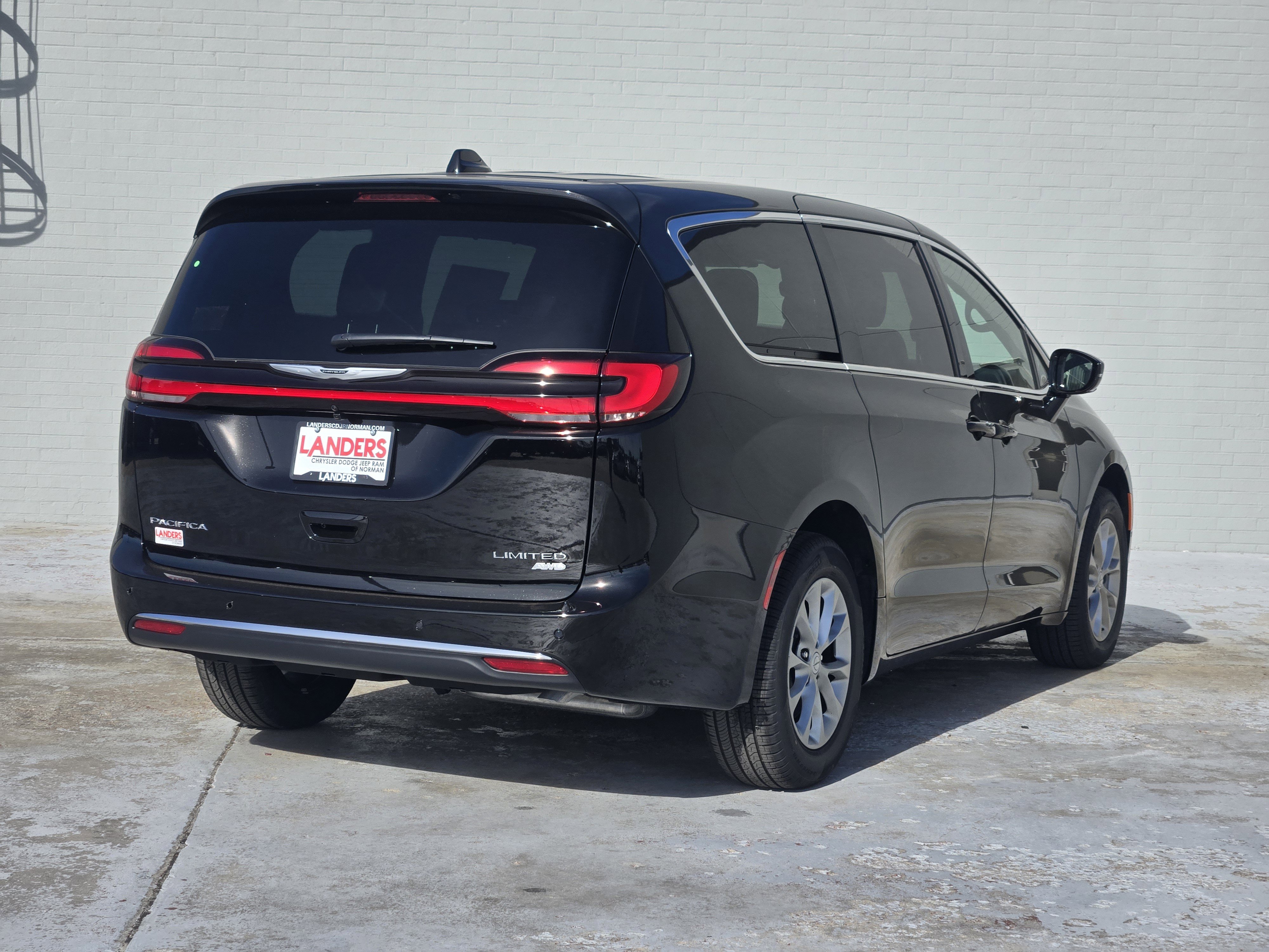 New 2026 Chrysler Pacifica Limited image 4