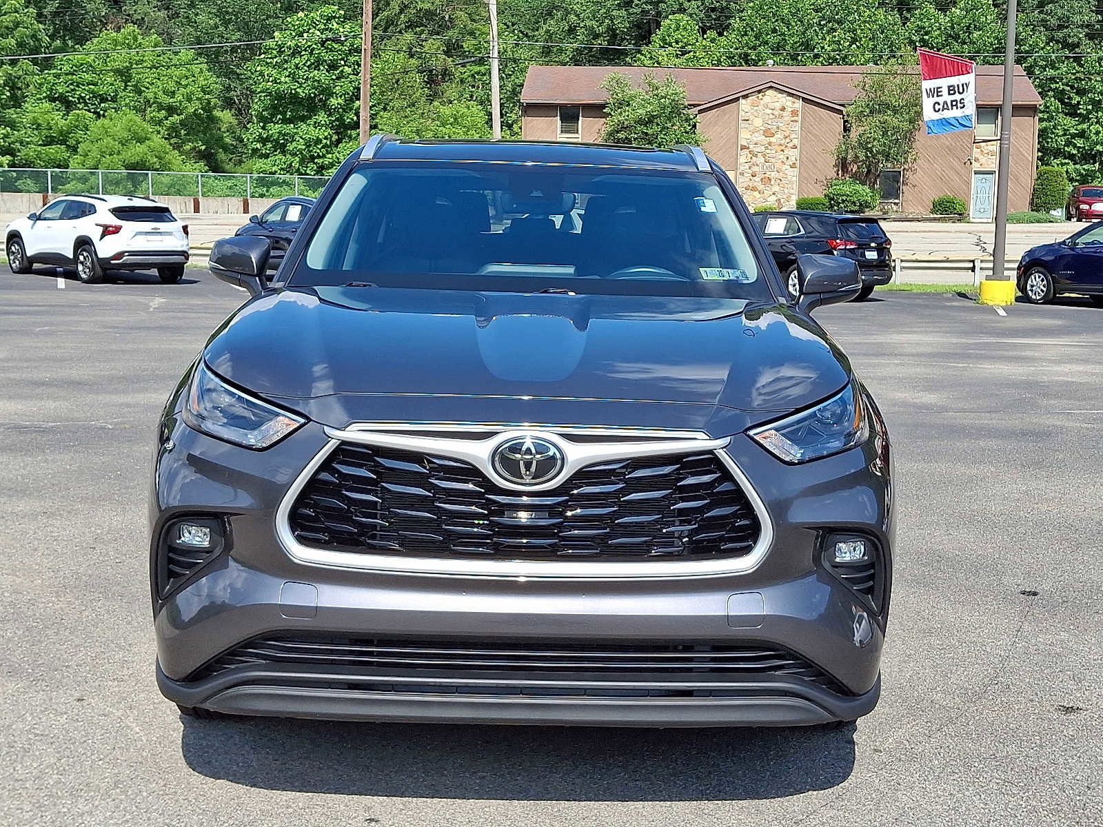 Used 2022 Toyota Highlander XLE video 2