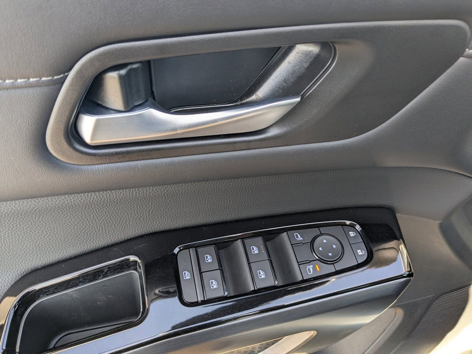 New 2026 Nissan Pathfinder SL image 14