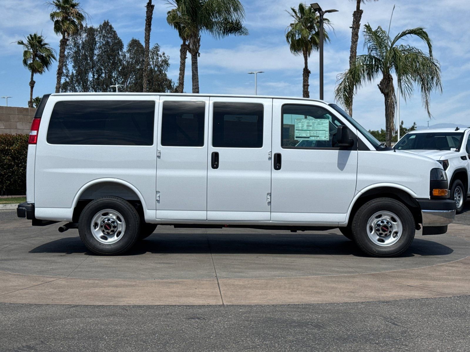 New 2026 GMC Savana 3500 LT w/ LT Preferred Equipment Group RWD image 3