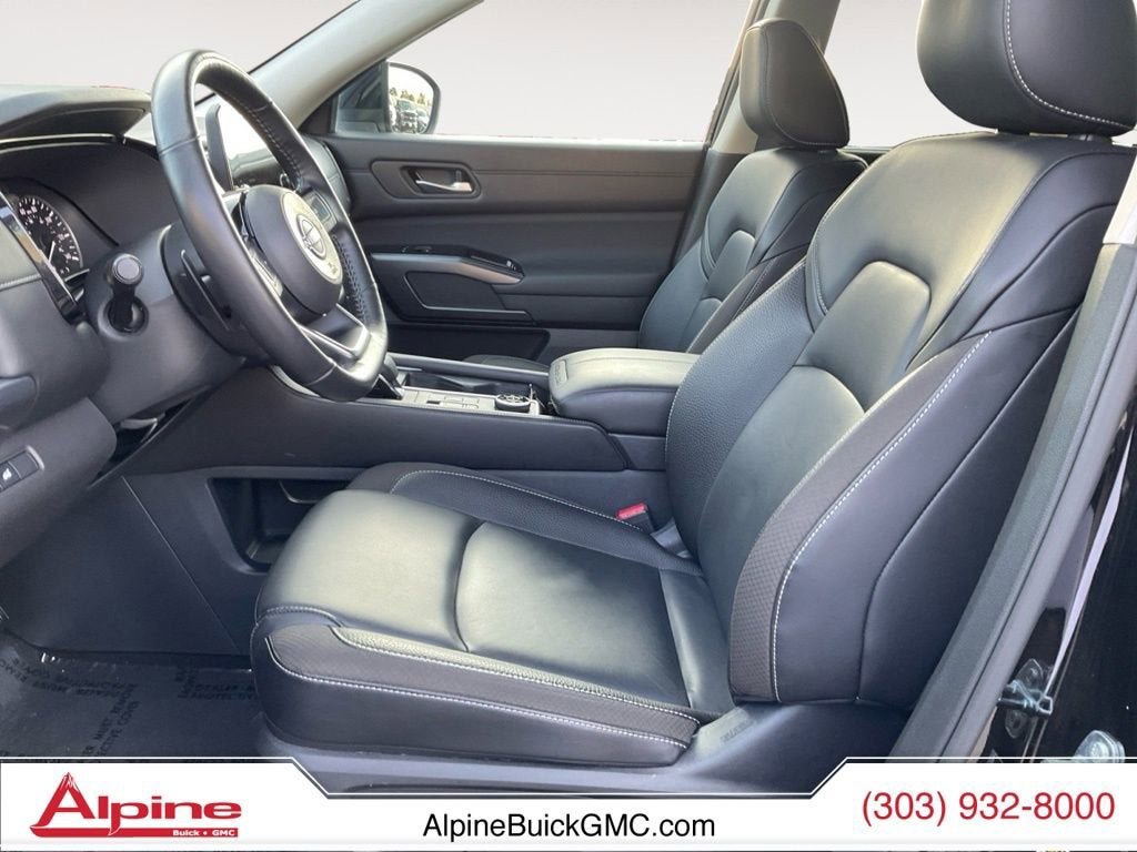 Used 2025 Nissan Pathfinder SL AWD/4WD image 9