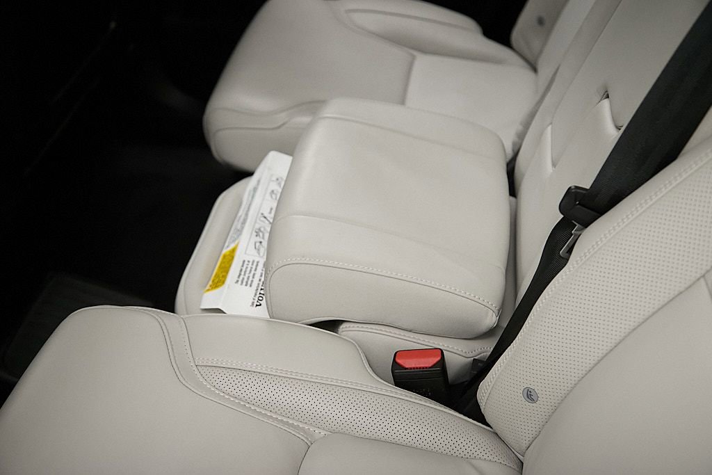 Used 2022 Volvo XC90 T8 R-Design image 25