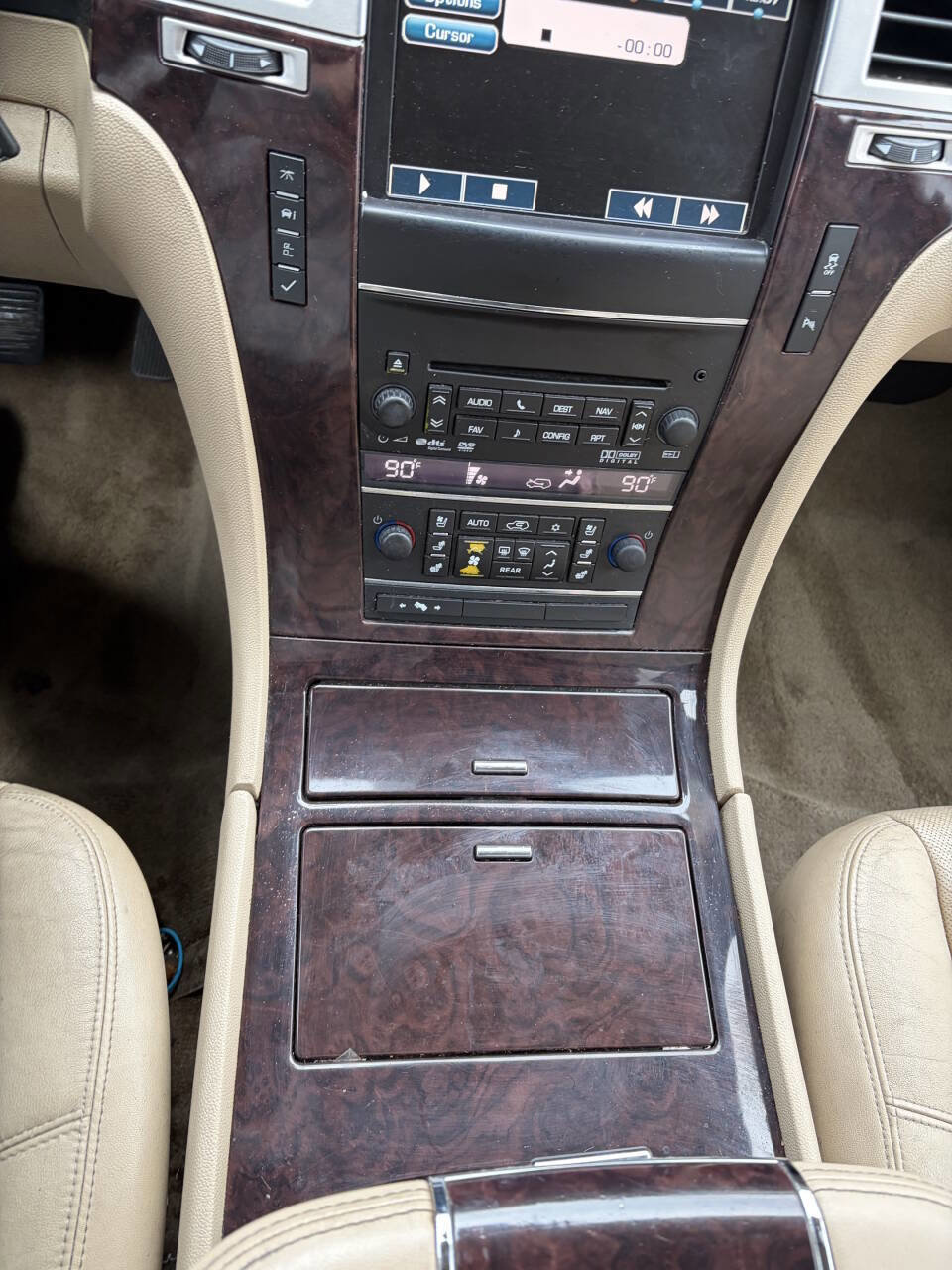 Used 2012 Cadillac Escalade Luxury image 24