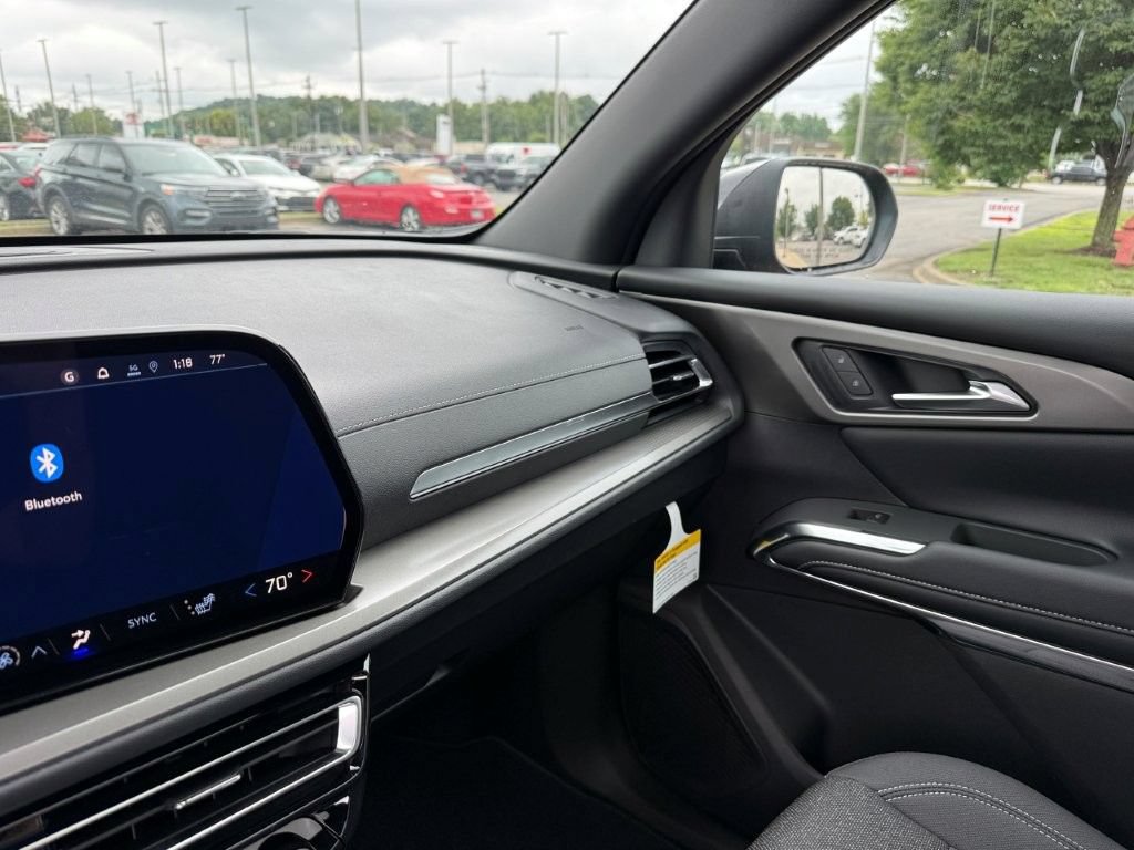 New 2026 Chevrolet Traverse LT w/ Sun and Wheel Package FWD image 19