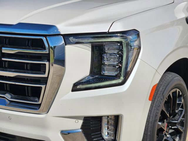 Used 2023 GMC Yukon XL SLT w/ SLT Premium Package image 9