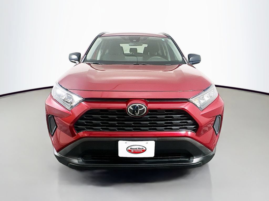 Used 2019 Toyota RAV4 LE FWD image 2