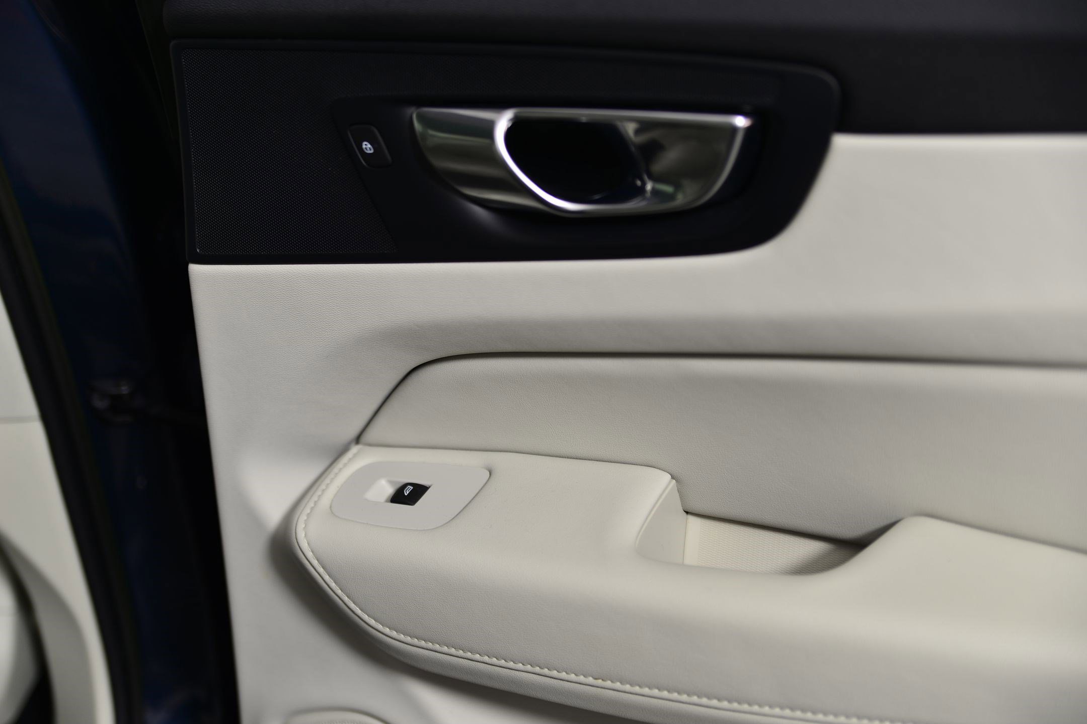 Used 2023 Volvo XC60 B5 Ultimate w/ Climate Package image 21