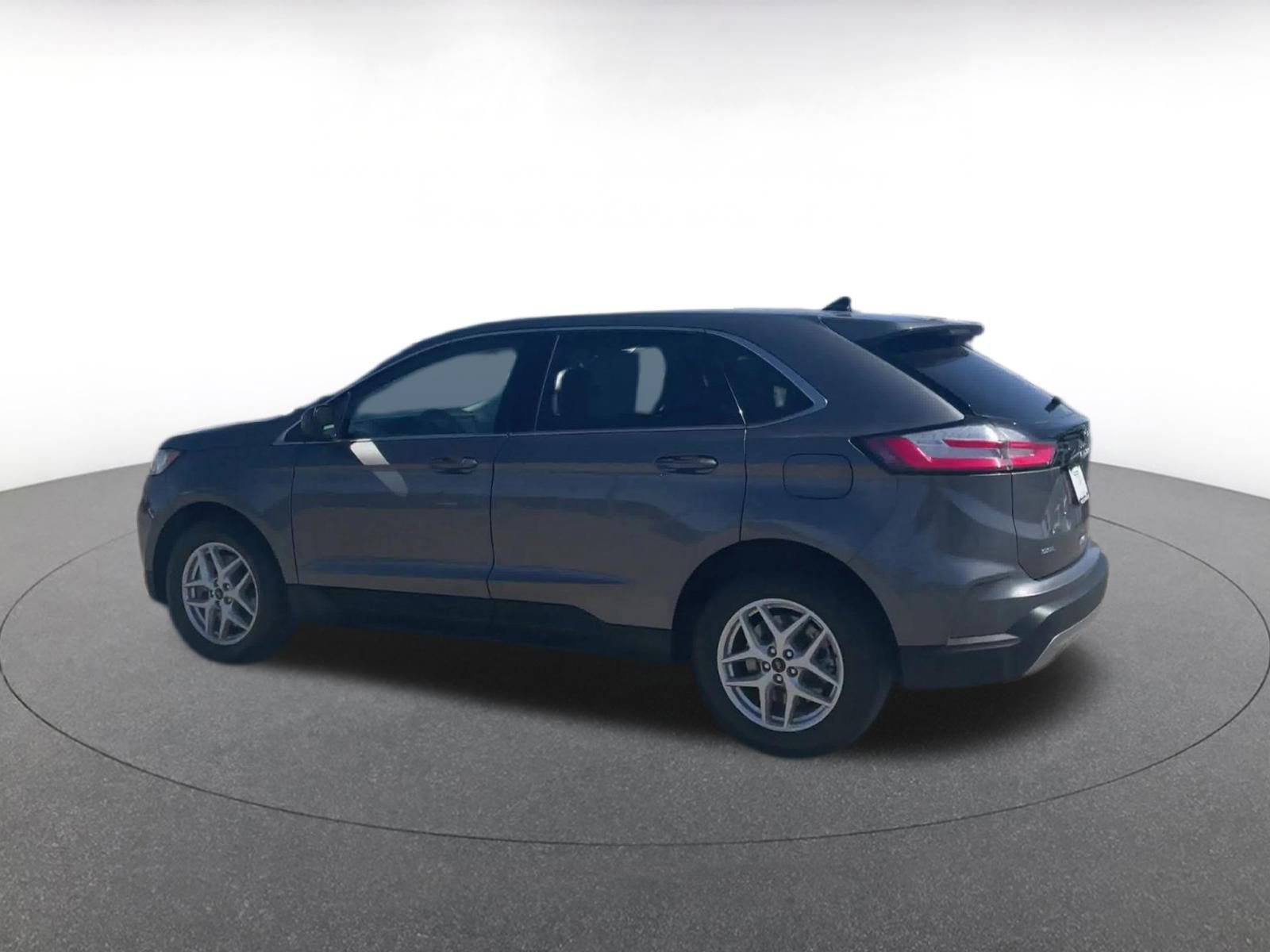Used 2024 Ford Edge SEL image 10