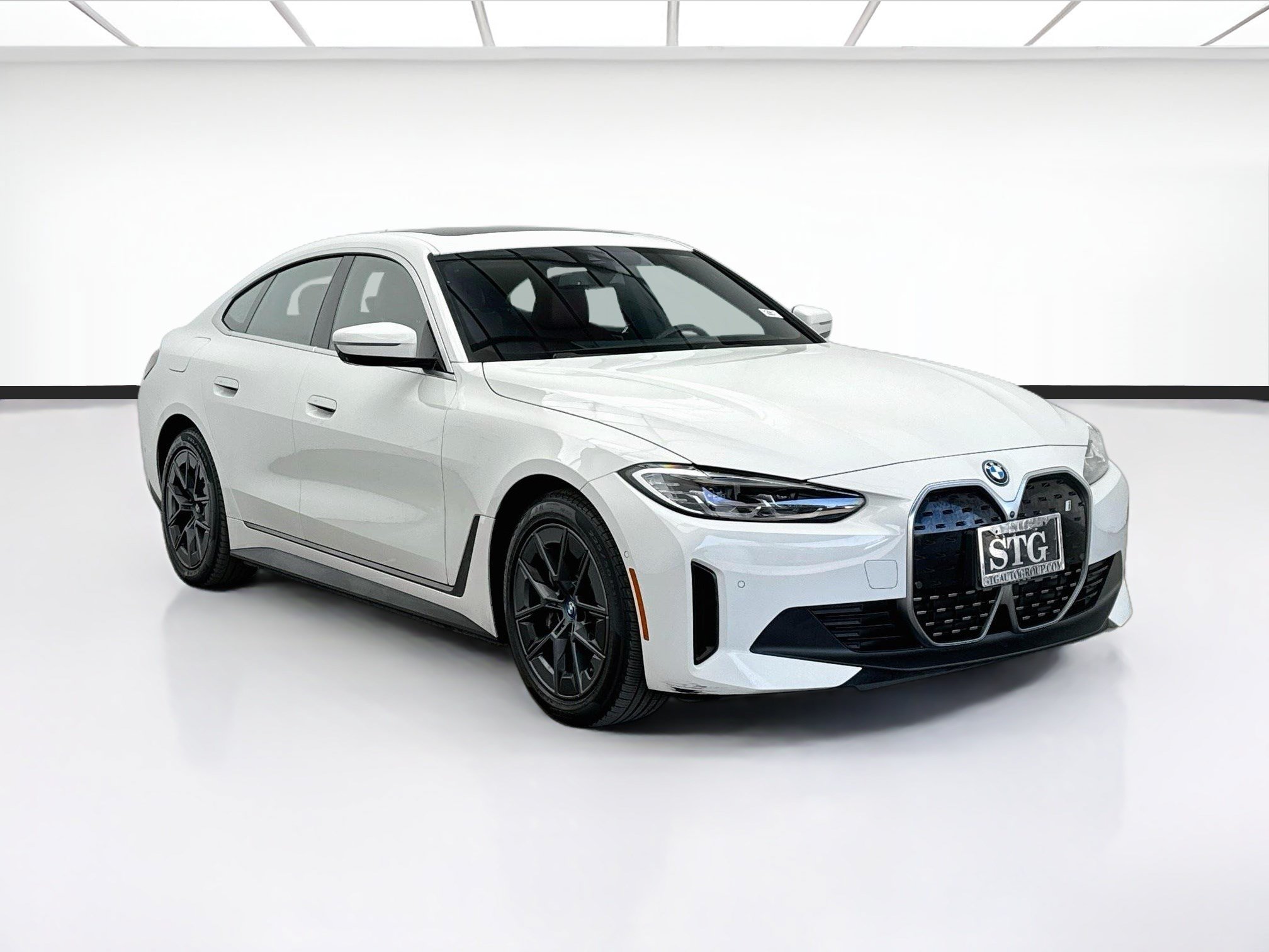 Used 2024 BMW i4 eDrive40 w/ Premium Package RWD image 3