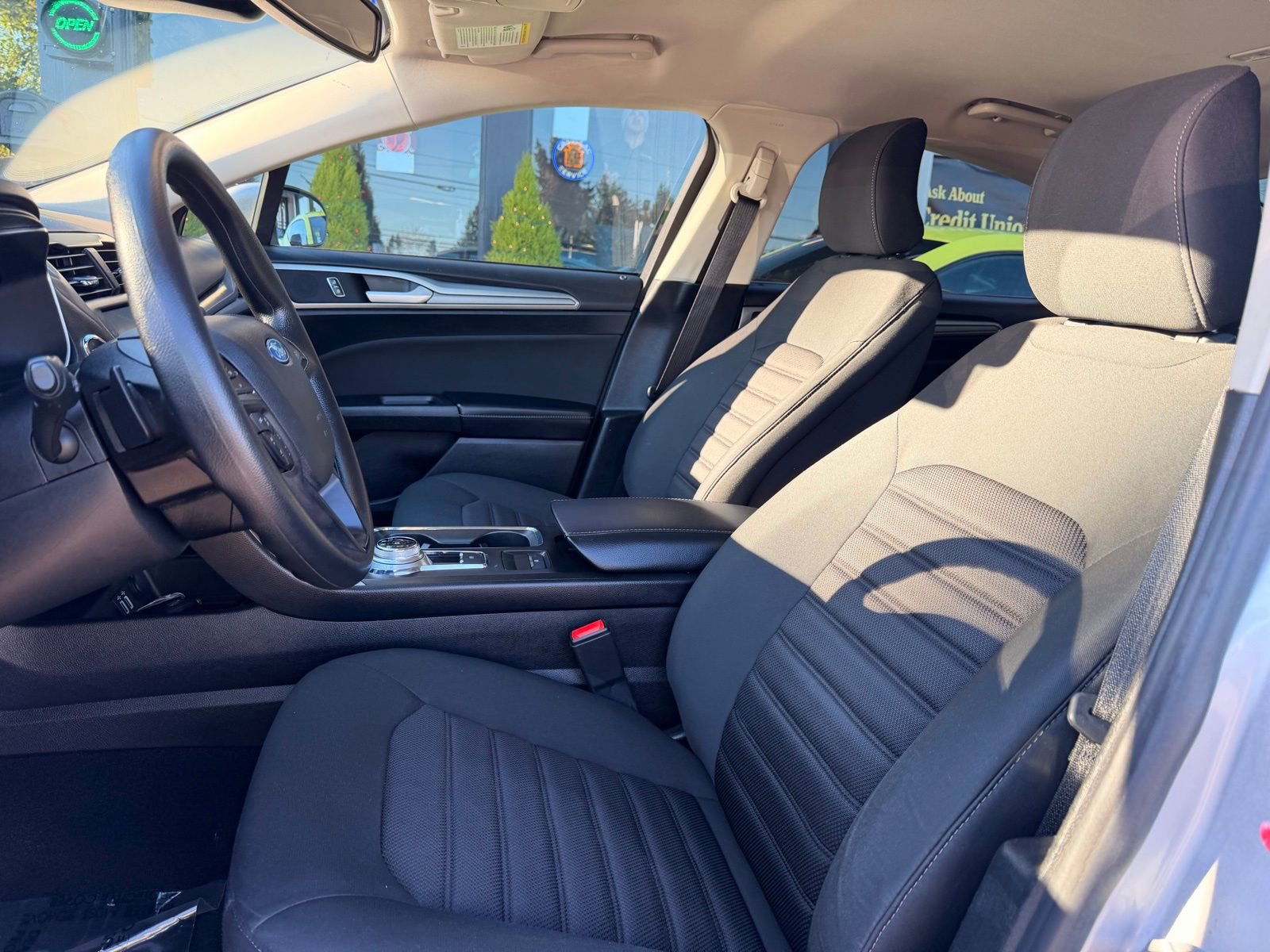 Used 2019 Ford Fusion SE image 18