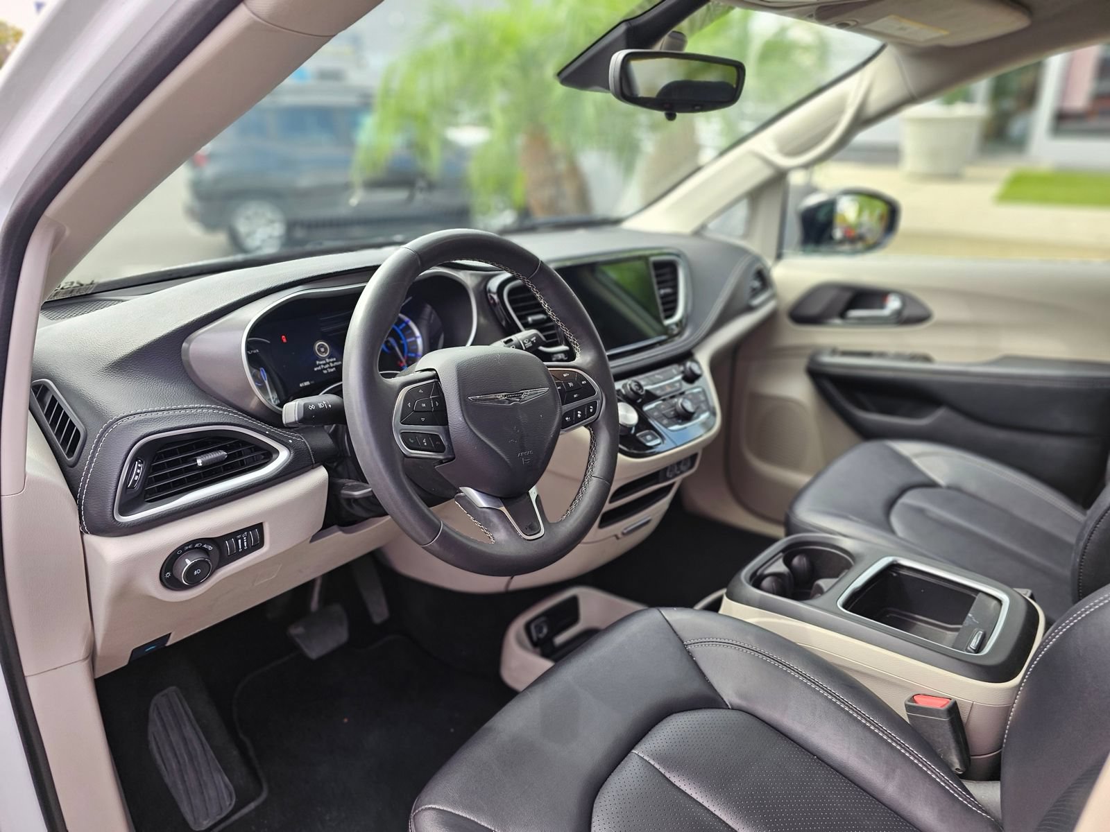 Used 2024 Chrysler Pacifica Limited FWD image 24