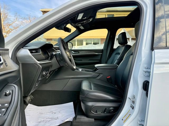 New 2025 Jeep Grand Cherokee L Limited w/ Black Appearance Package image 21